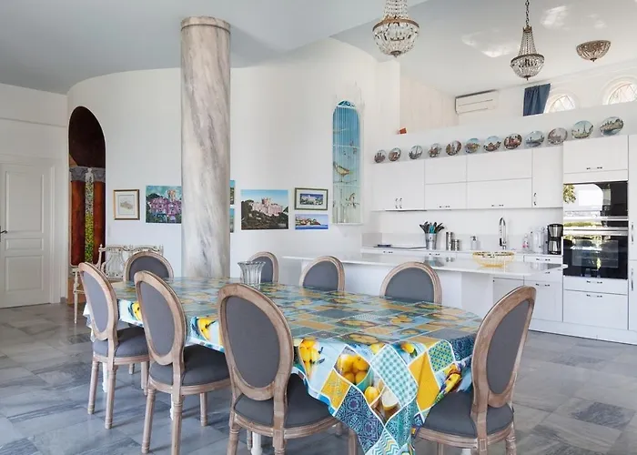 Vacation rental: Chateau Des Anglais - Five Stars Holiday House